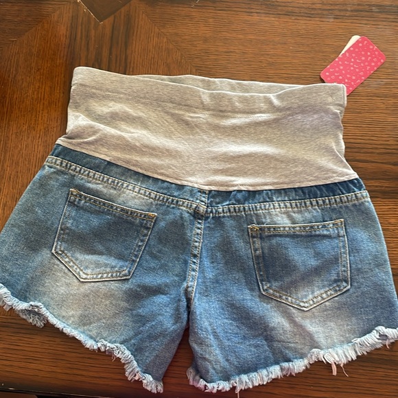 Maternity Denim Shorts Size Medium - Picture 5 of 7